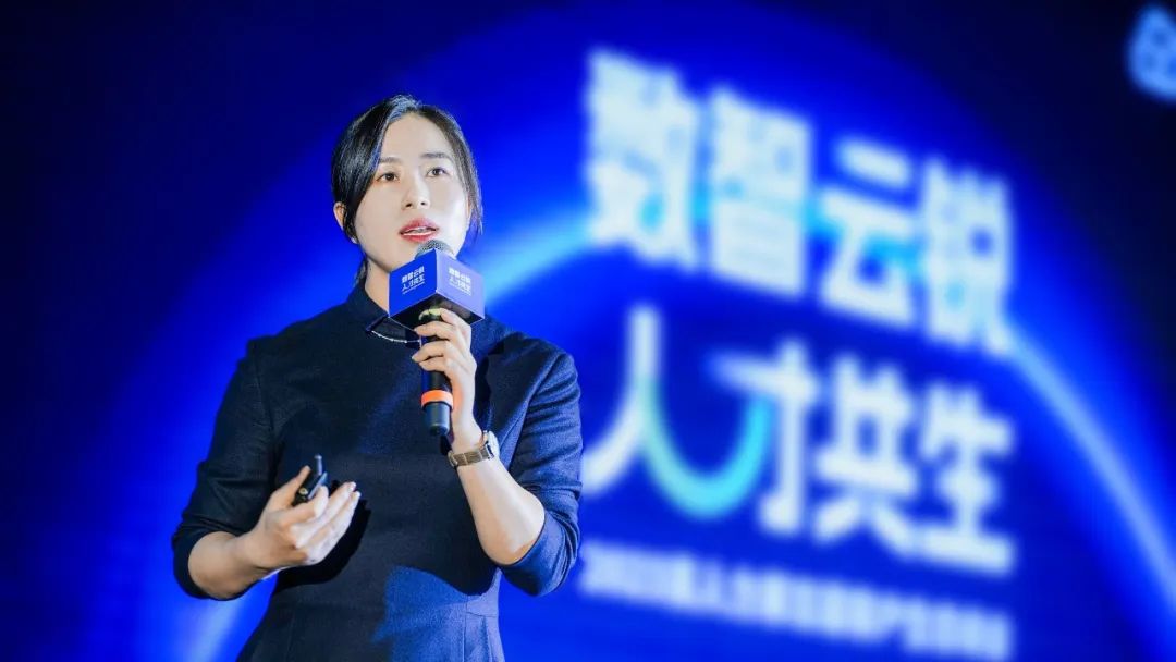 年度万字演讲精华｜2024企业数智未来